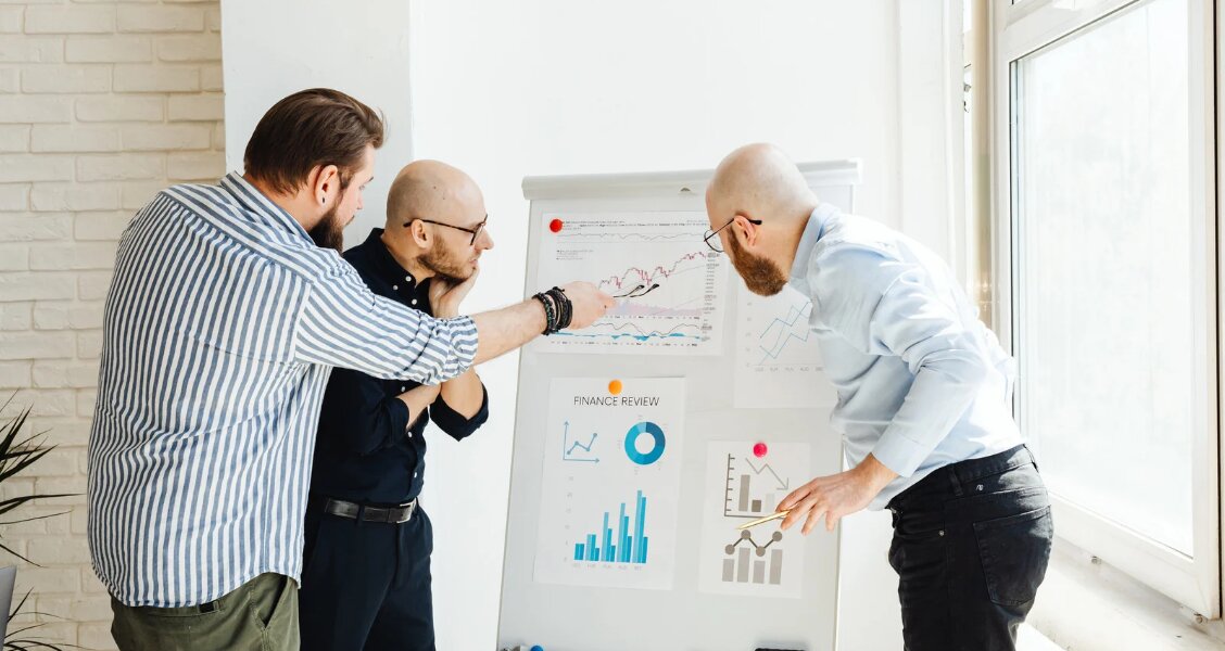 B2B revenue team aligning go-to-market strategy around a shared plan