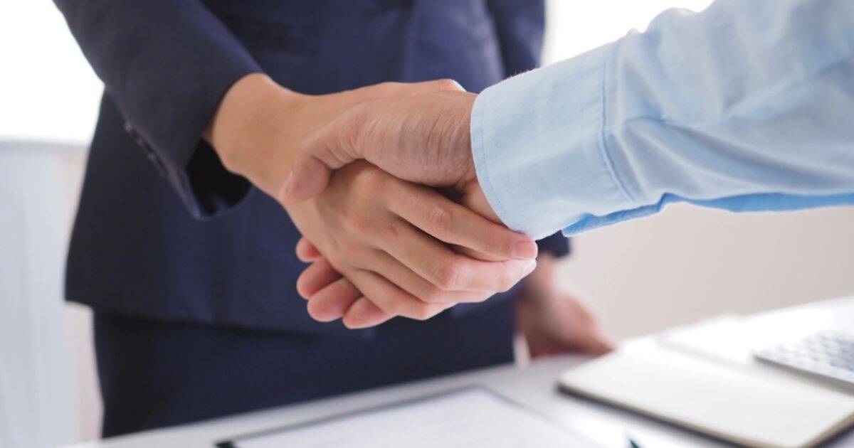 Two persons making deals
